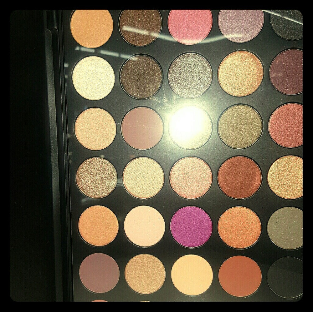 J  Cats  shadow  palett