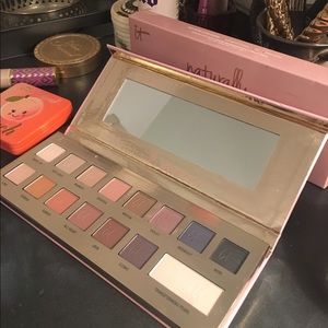 It Cosmetics Naturally Pretty Vol 1 matte palette
