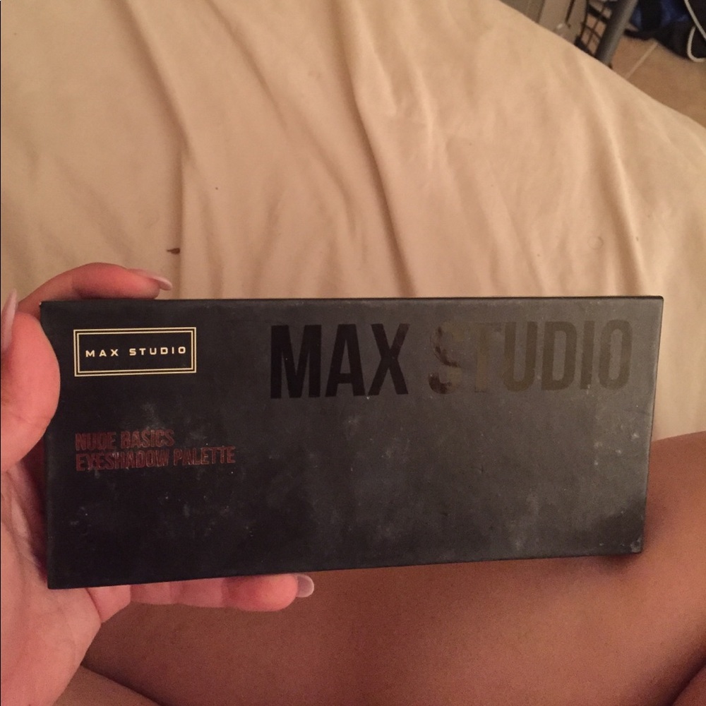 max studio nude basics eyeshadow palette