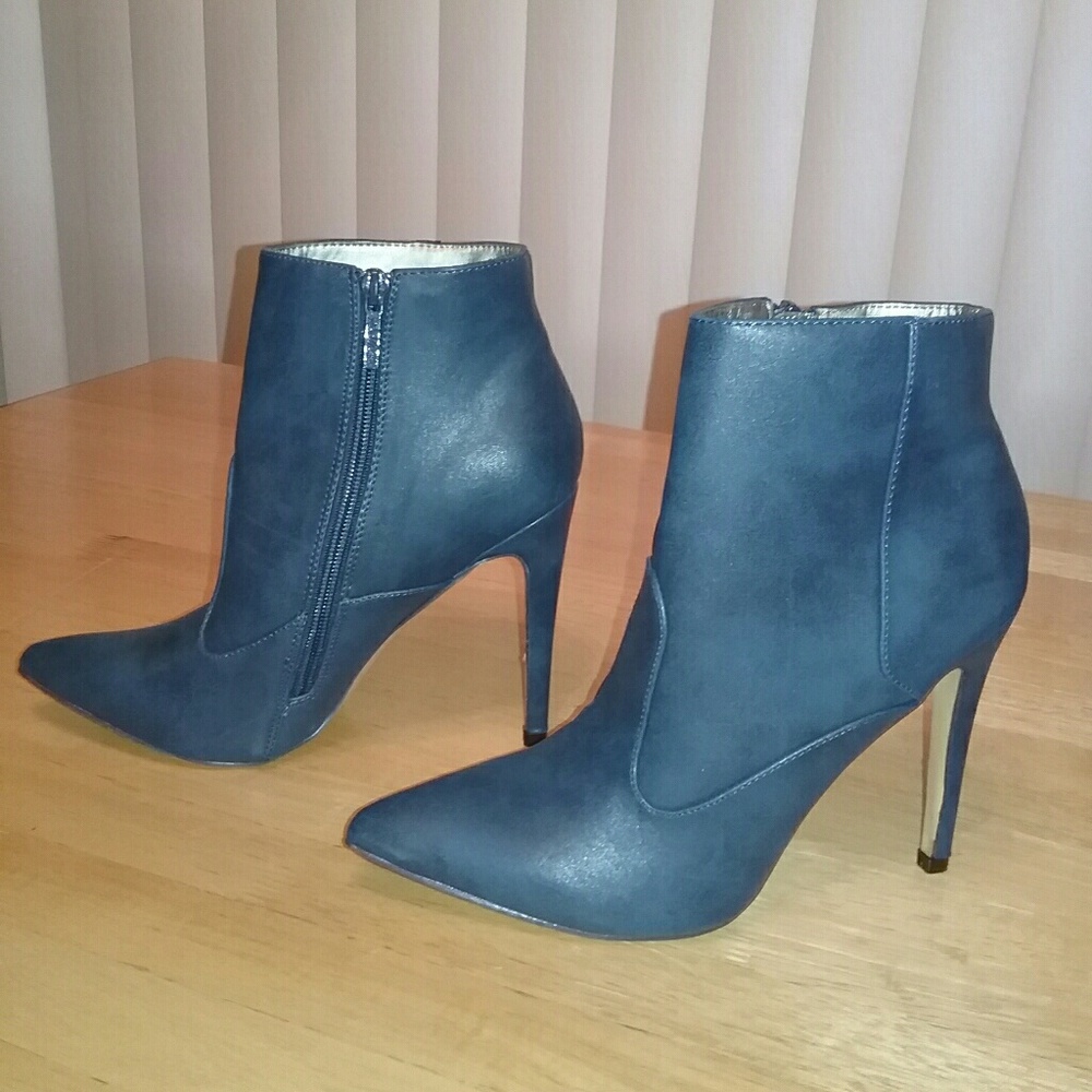 Michael Antonio Blue Maelin Booties (NWOT)