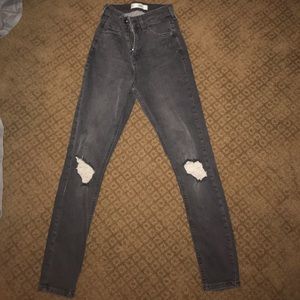 Grey/ black skinny highwasted ripped jeans