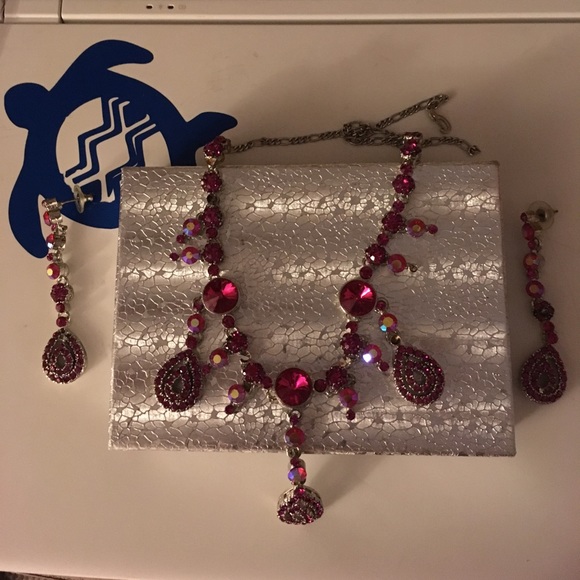 Jewelry - Picture 1 of 3