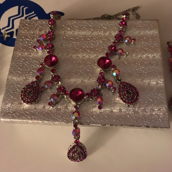 Jewelry - Picture 2 of 3