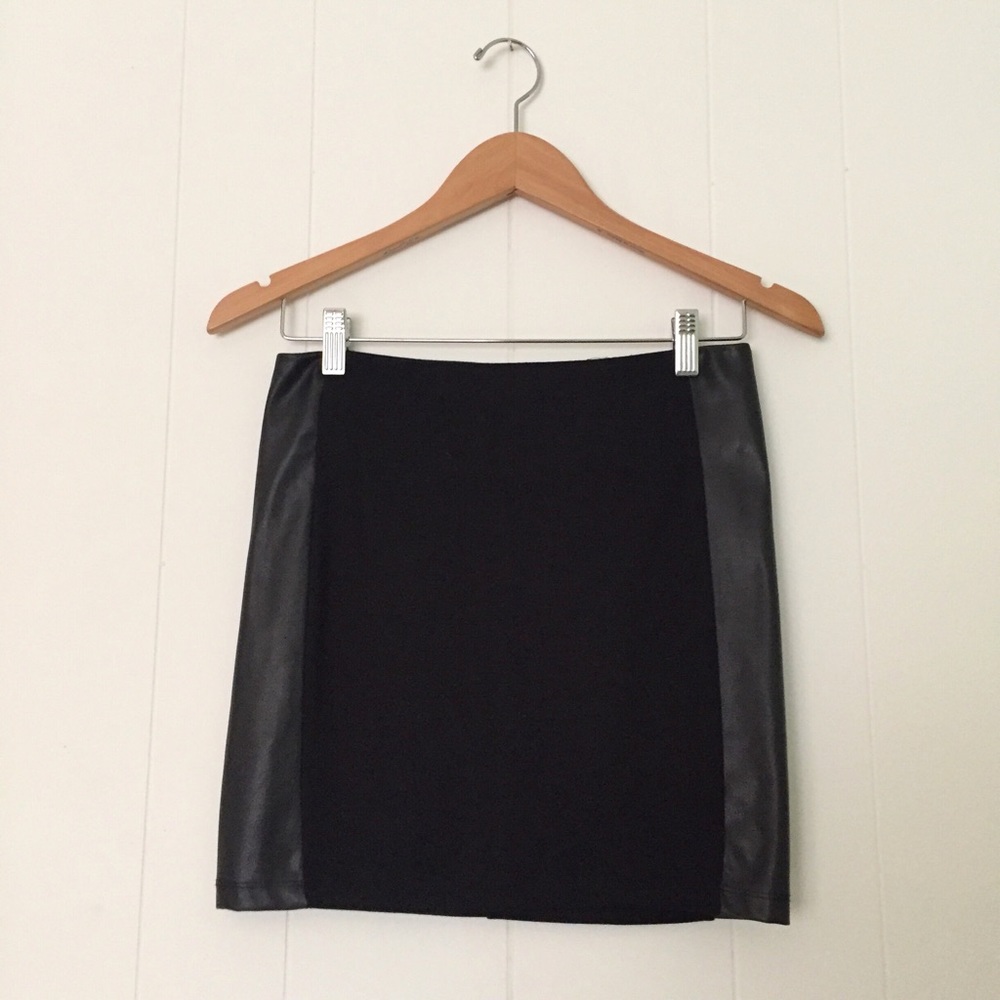 FOREVER21 black mini skirt