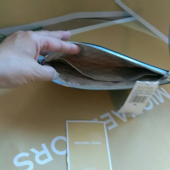 SALE 💰 Michael kors crossbody purse /wristlet - Picture 5 of 6