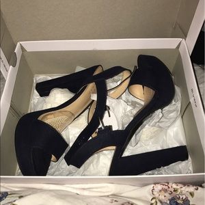 Lauren Conrad LCBOW Heels Navy