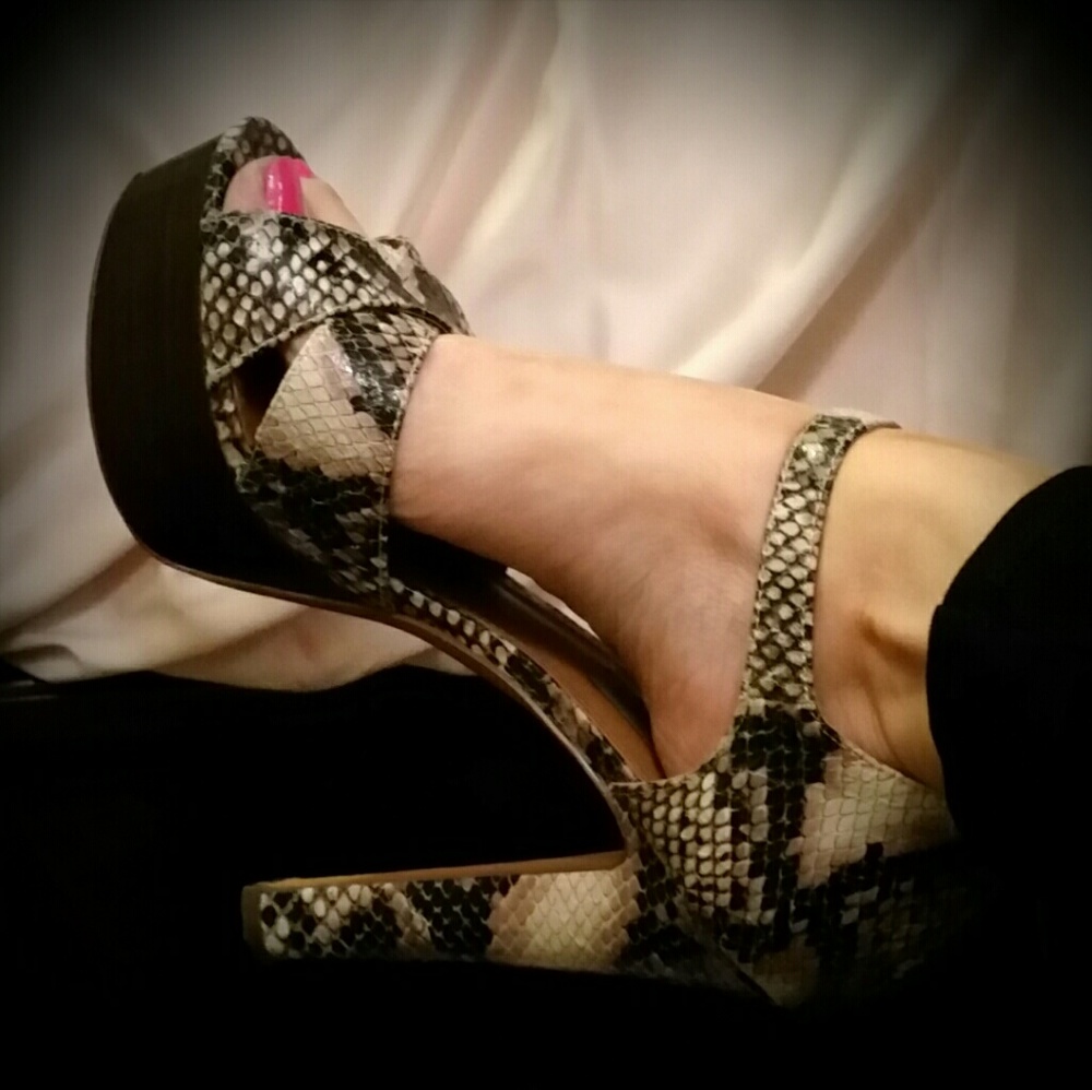 Jessica Simpson platform heels! EUC size 9