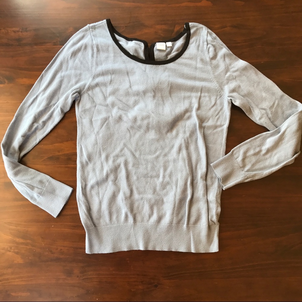 Light blue sweater with bows on the back SZ Large