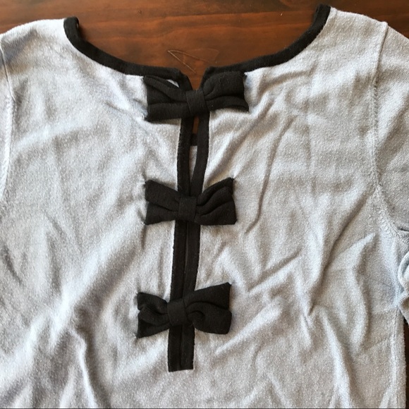 Light blue sweater with bows on the back SZ Large - Picture 3 of 5
