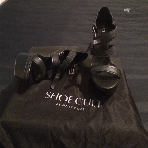 Platform chunky high heels price negotiable - Picture 1 of 3