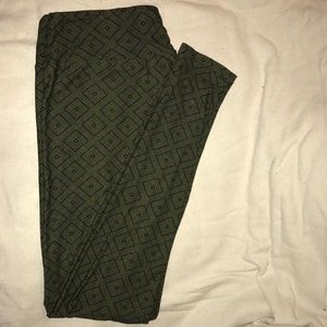 LuLaRoe Tall and Curvy Leggings