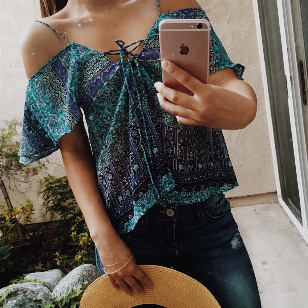 LF | Off the Shoulder Top