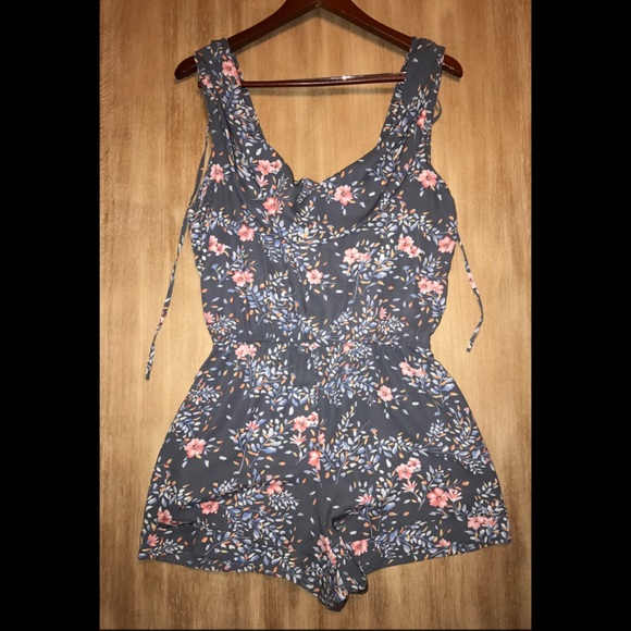 Cutest Romper with pockets! - Picture 2 of 8