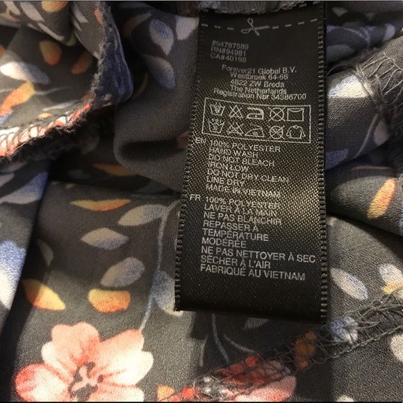 Cutest Romper with pockets! - Picture 4 of 8