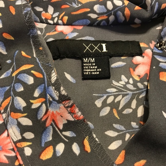 Cutest Romper with pockets! - Picture 5 of 8