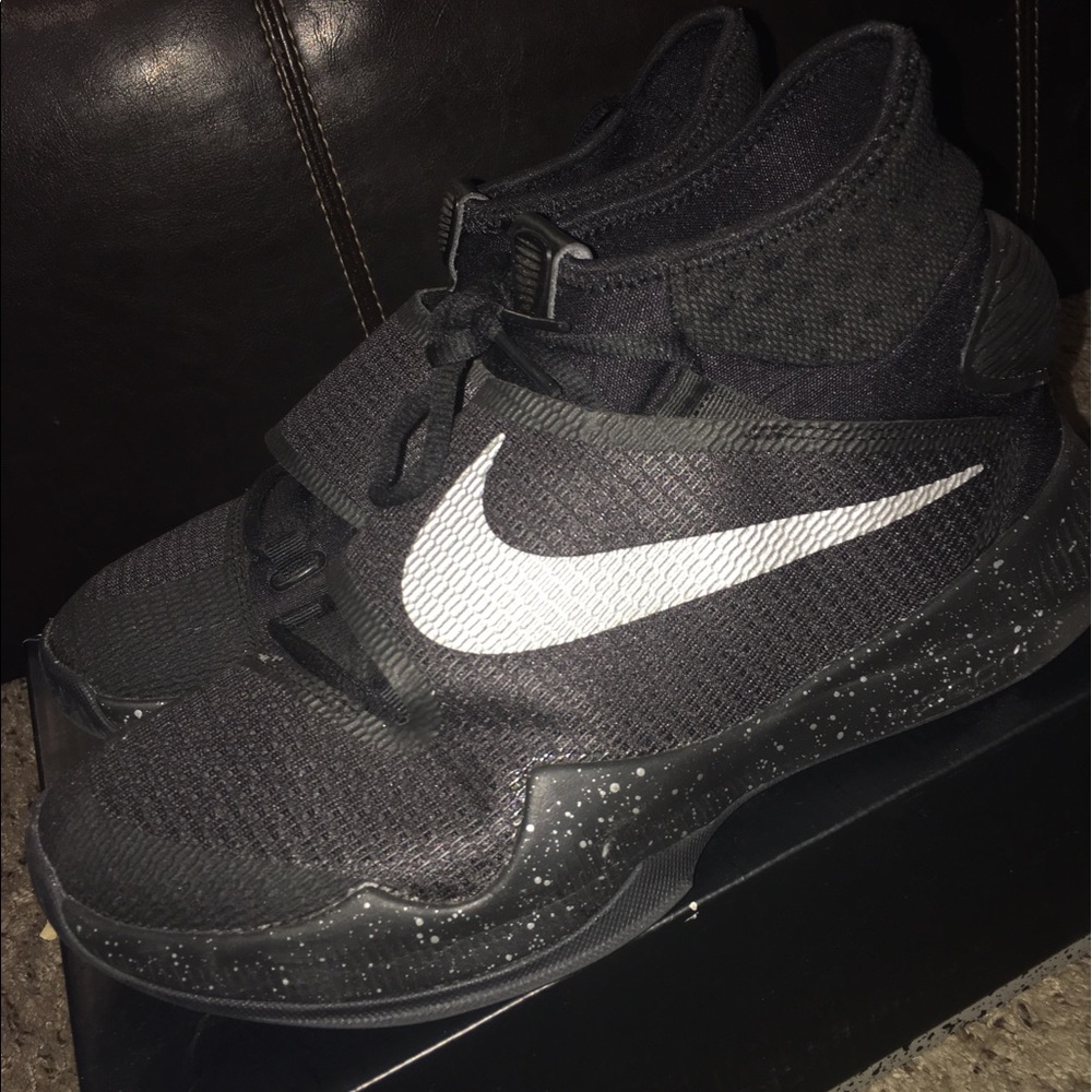 Nike HyperRev