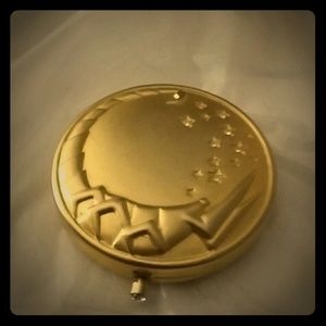 Estee LauderLimited edition Scorpio zodiac compact