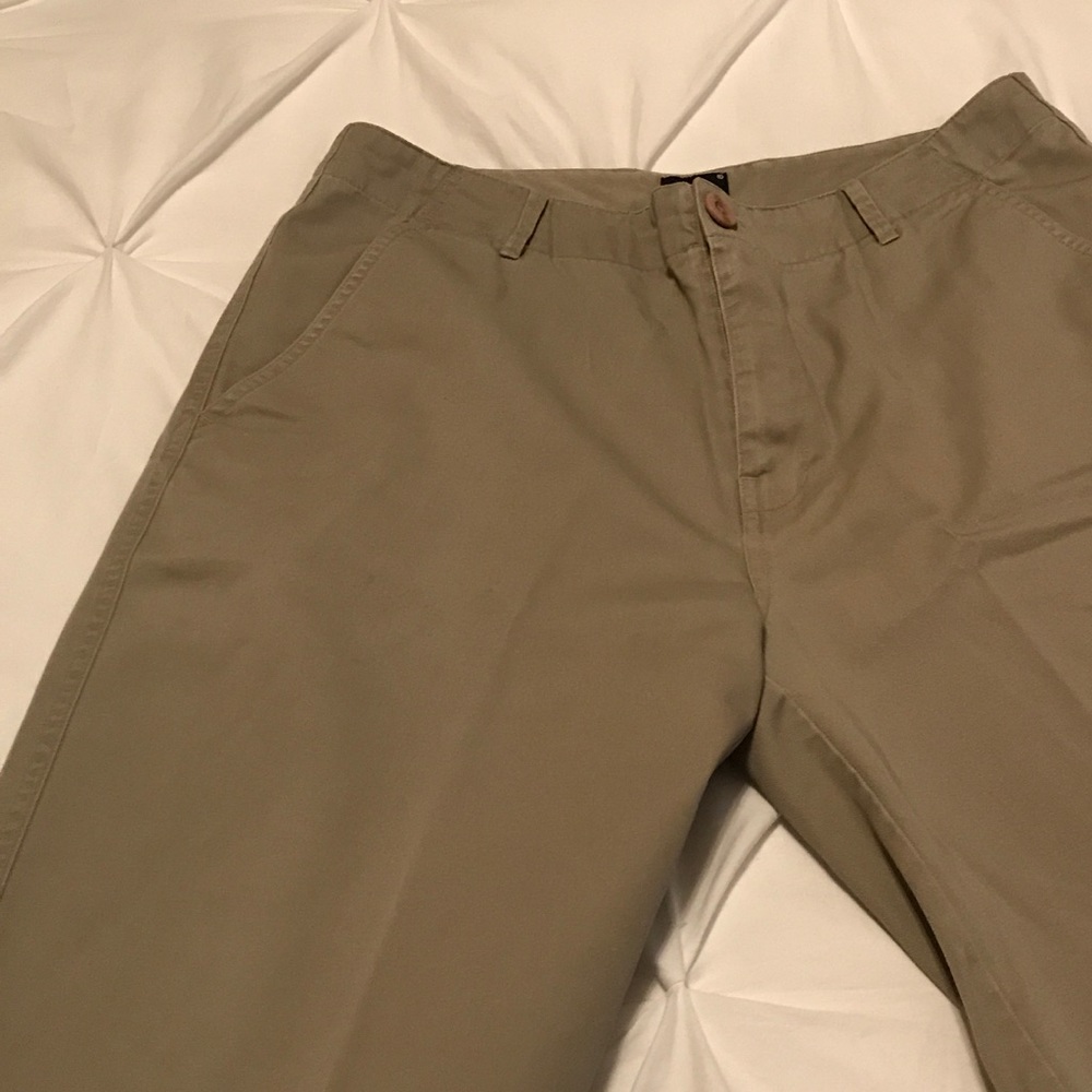 Men's DC brand Khaki cotton shorts size 33W
