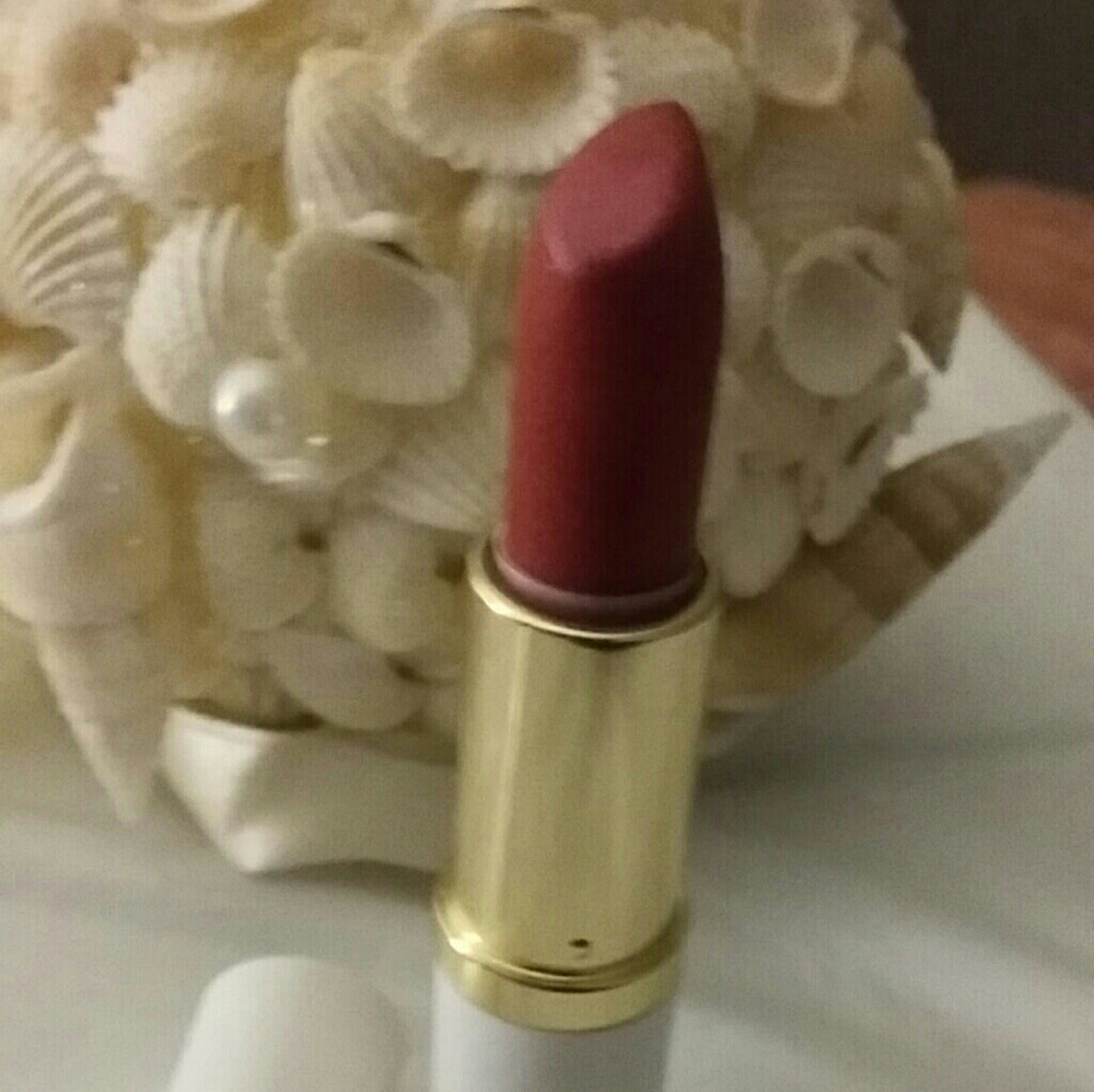 Estee Lauder pure color in "Rubellite Shimmer"