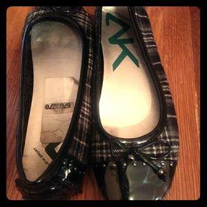 Anne klein plaid flats