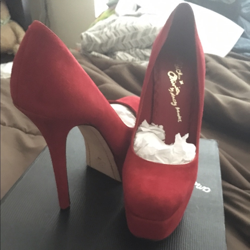 Alice and Olivia Red Pumps New with Box (REPOSH)