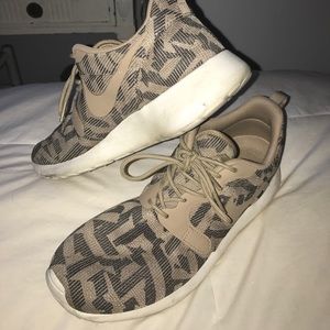 Nike roshe limited edition sneakers