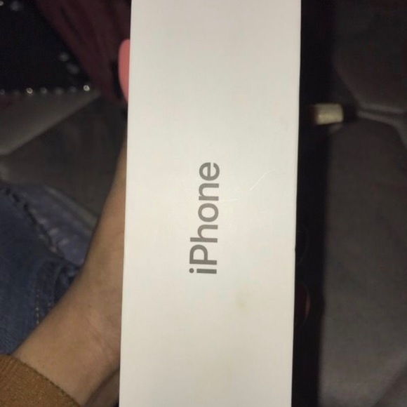 iPhone 7 - Picture 2 of 3