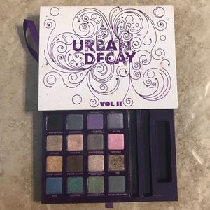 Urban Decay Book of Shadows 2 II