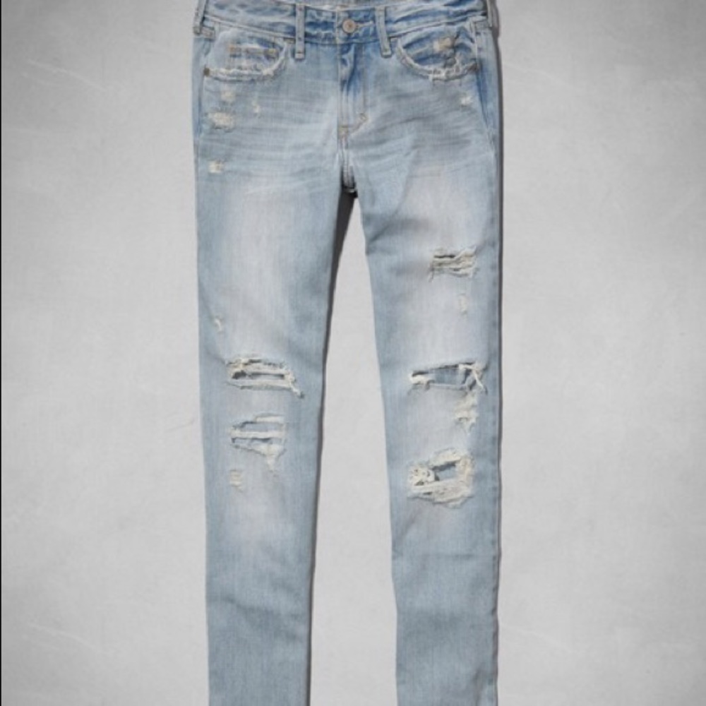 Light wash ripped skinny jeans