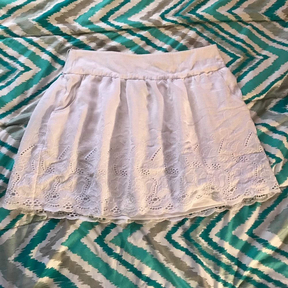 White skirt with lace trim