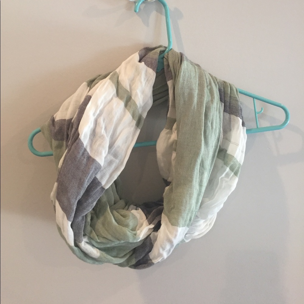Light weight scarf