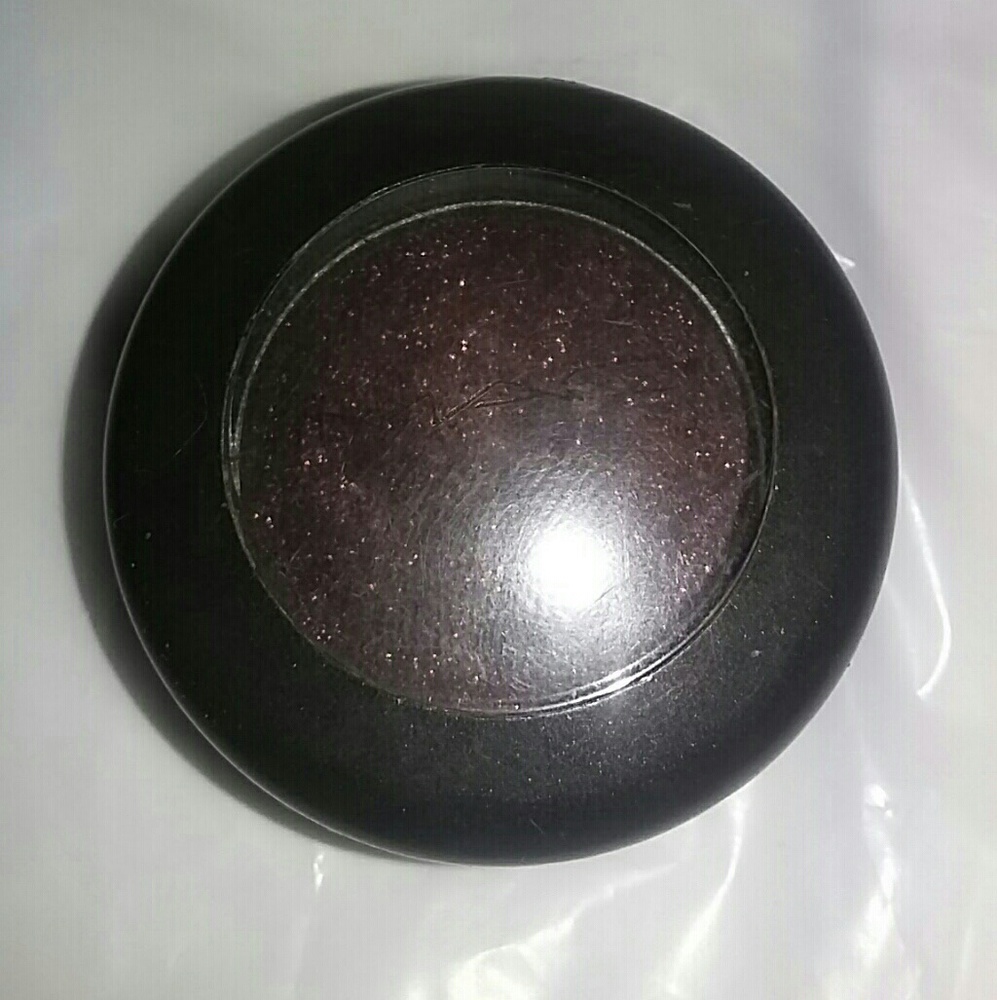 MAC "Beauty Marked" velvet eye shadow
