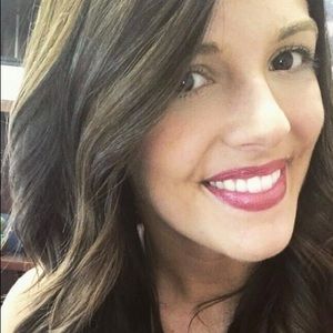 Meet your Posher, Caitlin