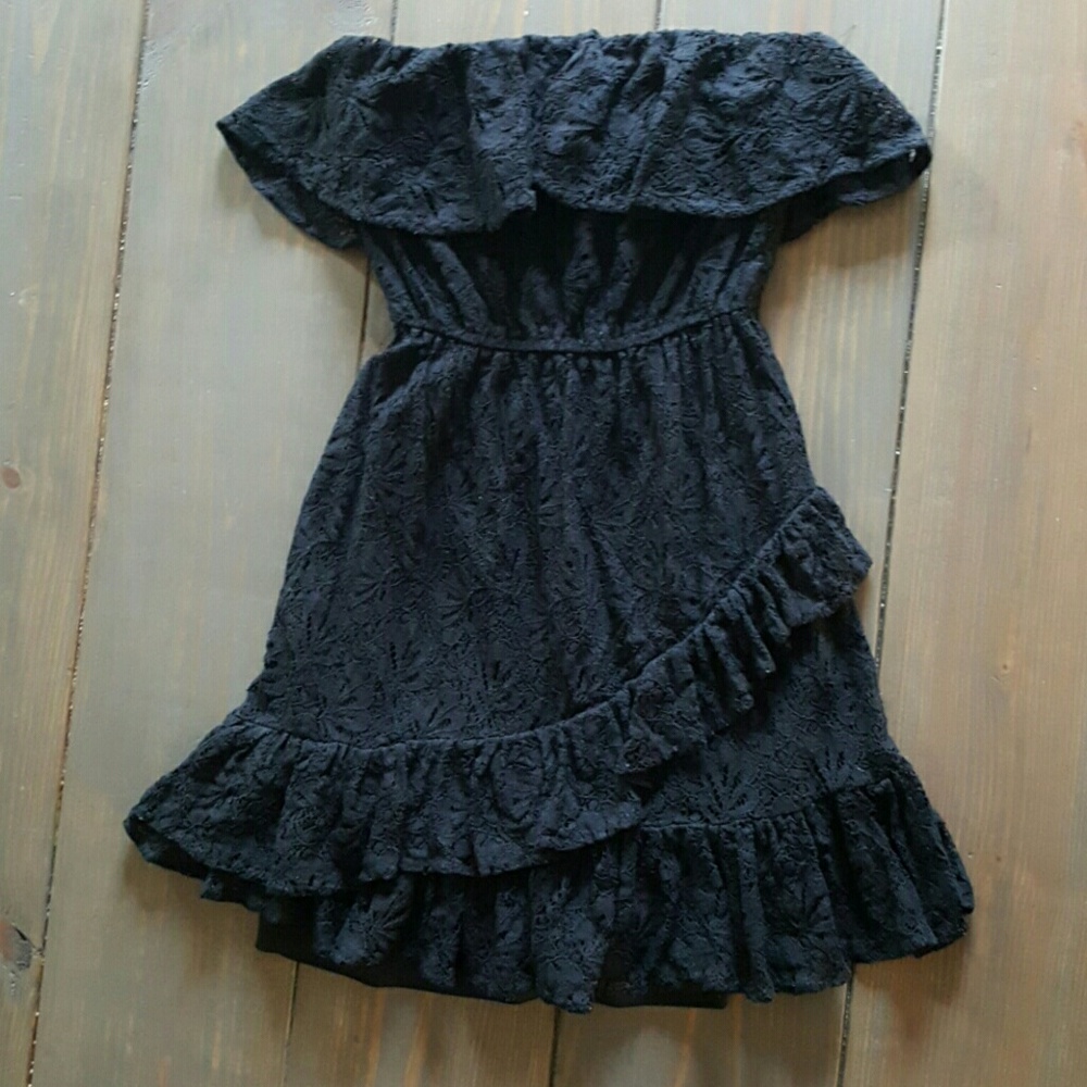 Boutique Strapless Lace Ruffle Dress