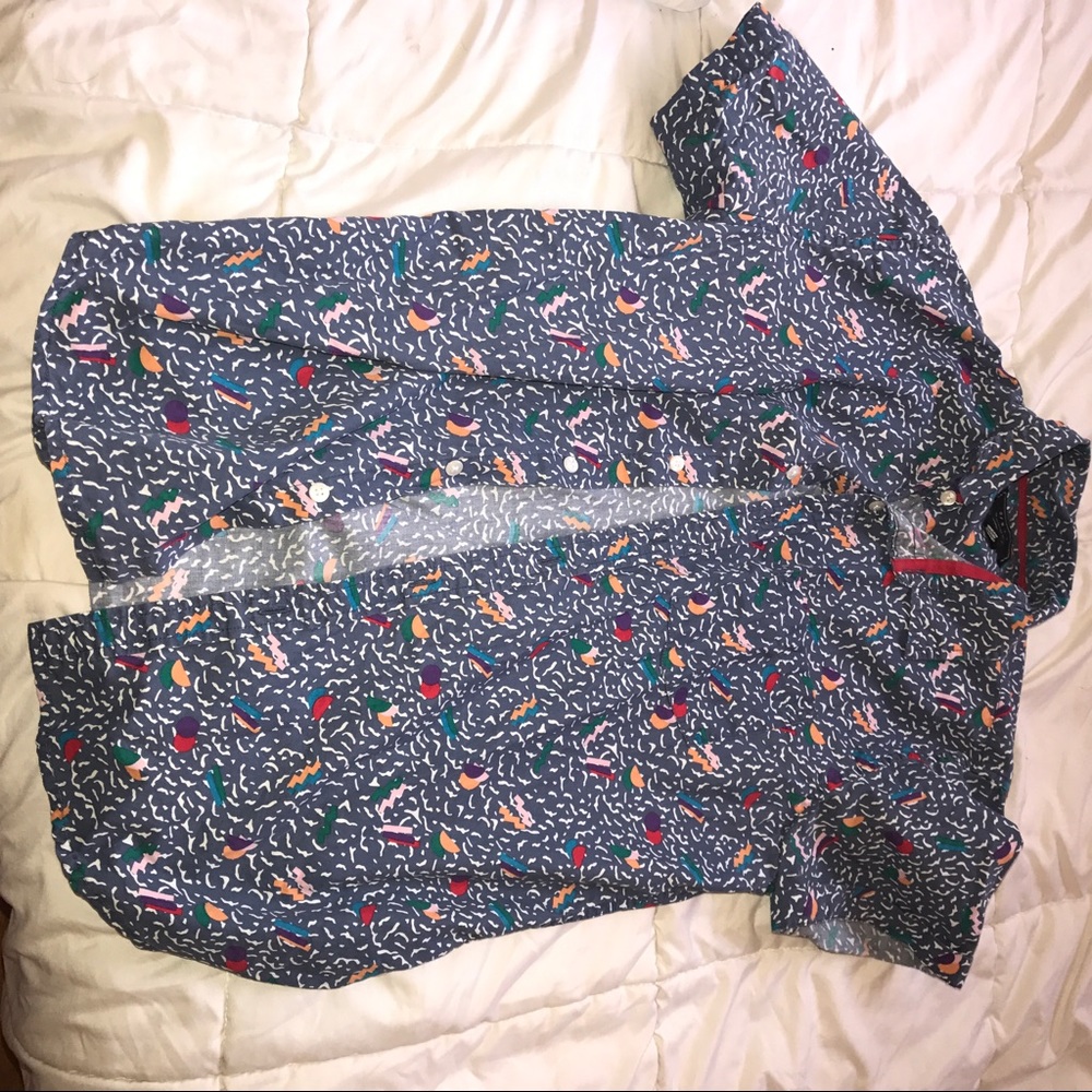 Colorful shape button up