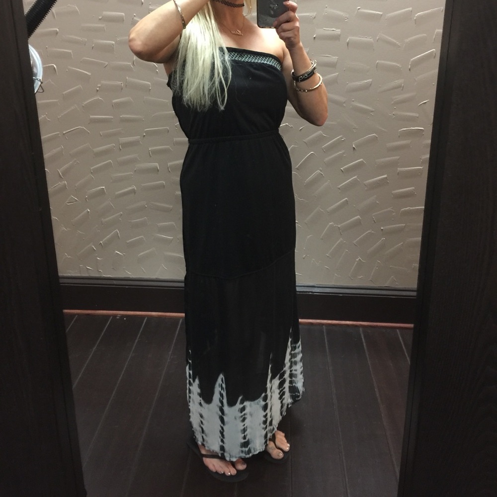 Long sleeveless summer dress .