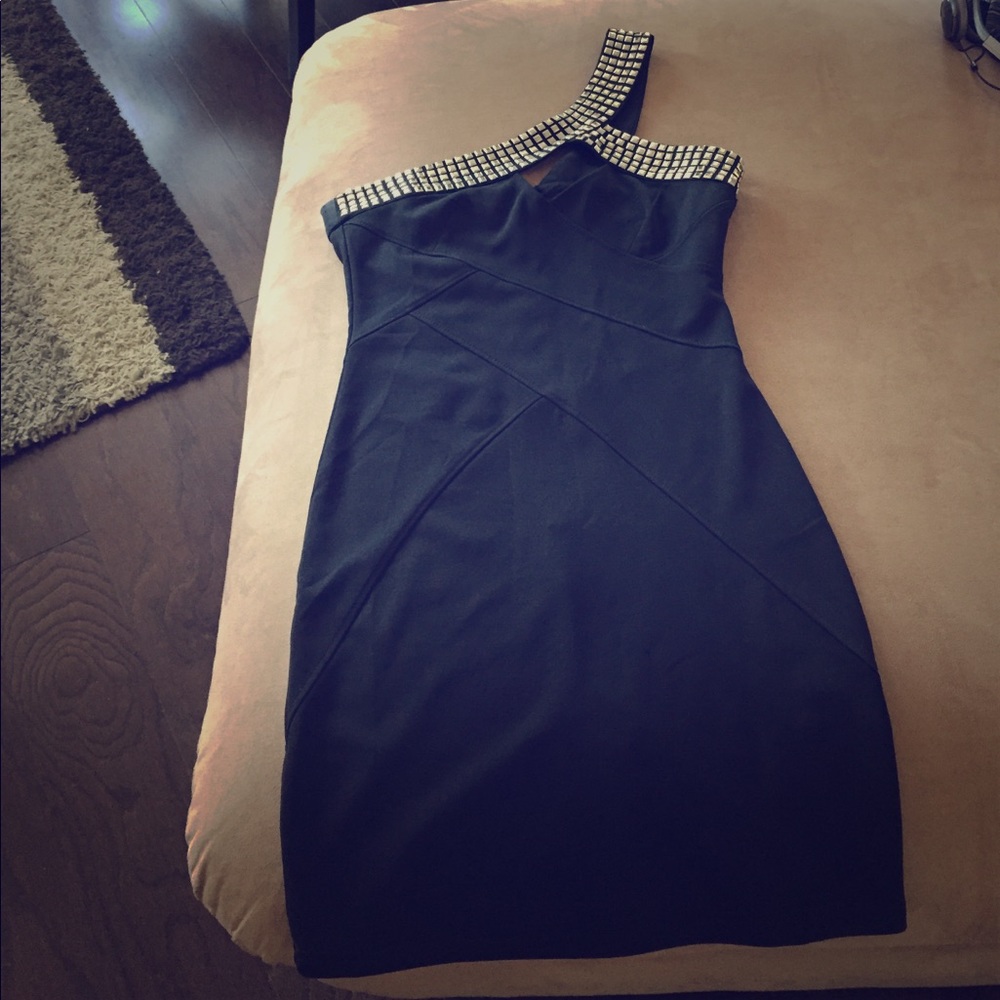 One shoulder dress