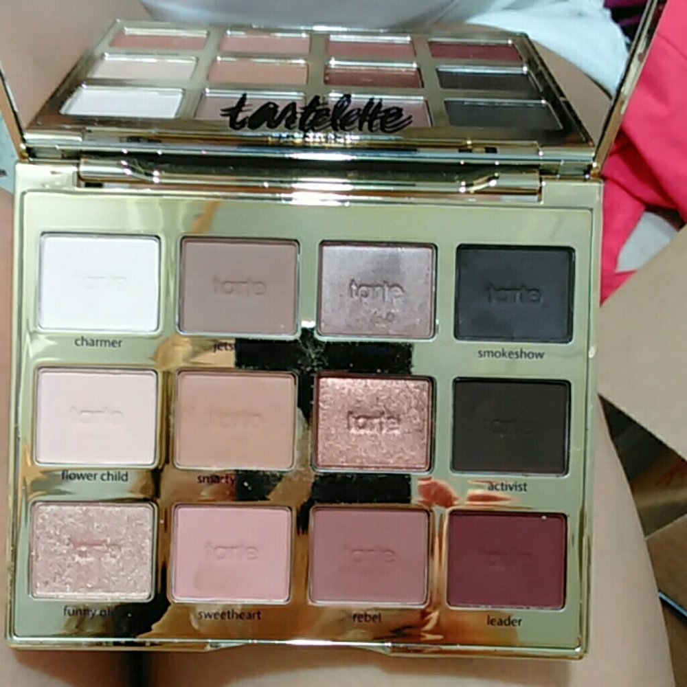 Tartelete palette eye shadow ! Use just 1 time !