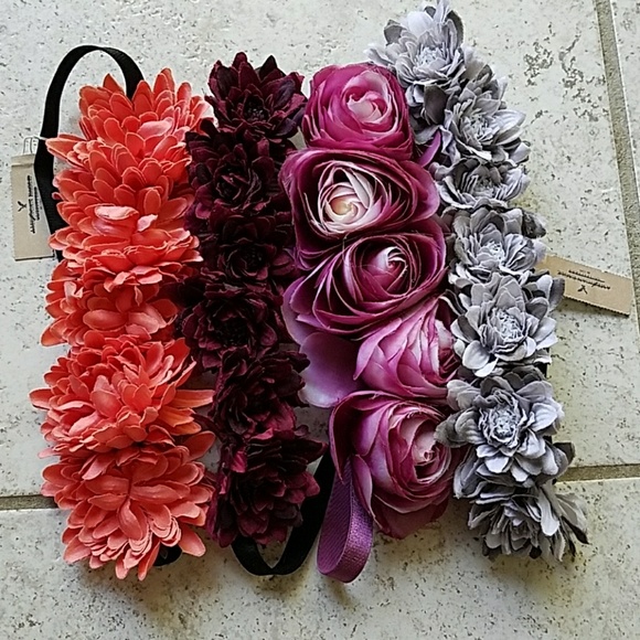 American Eagle Outfitters Accessories - American Eagle floral hair accessory bundle
