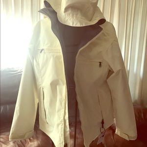 Women's Burton snowboarding jacked