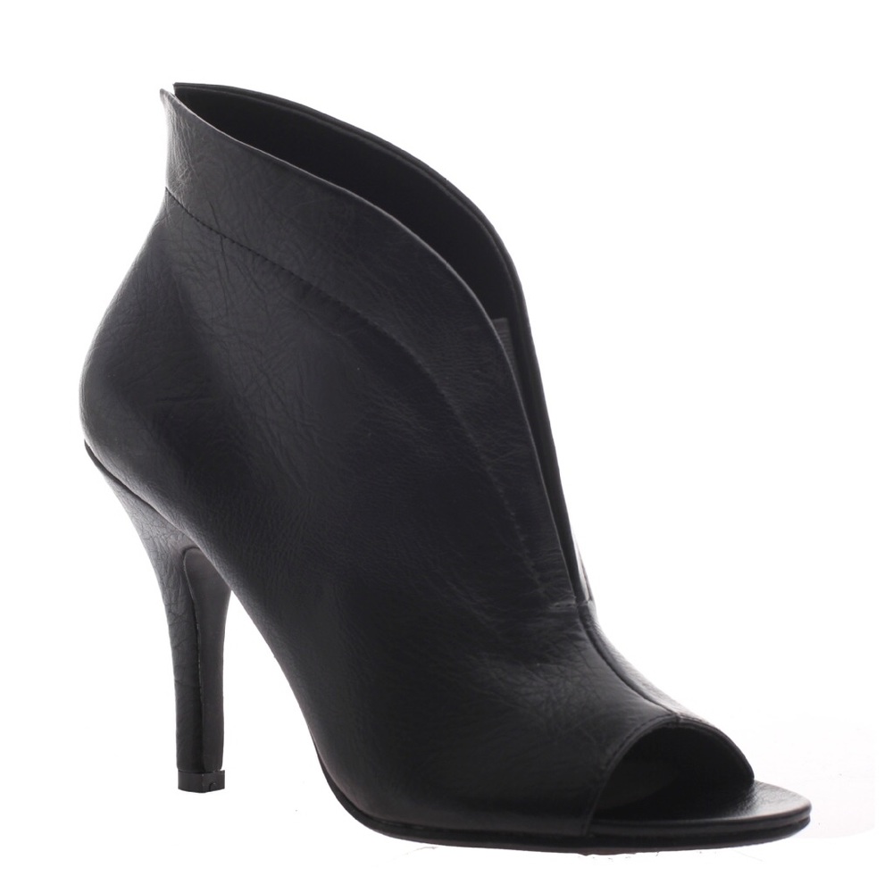 ♨️Great little black Bootie!❤️