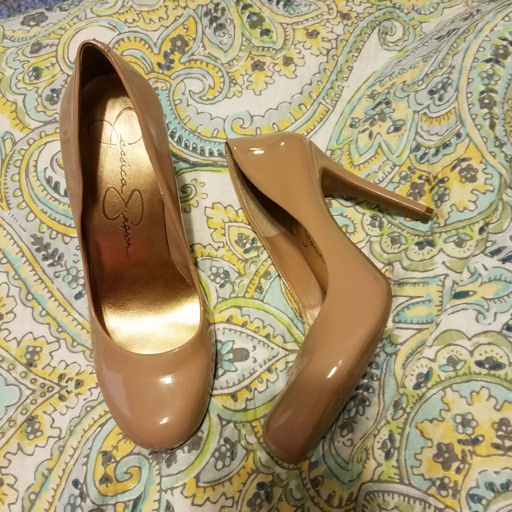 Jessica Simpson pumps
