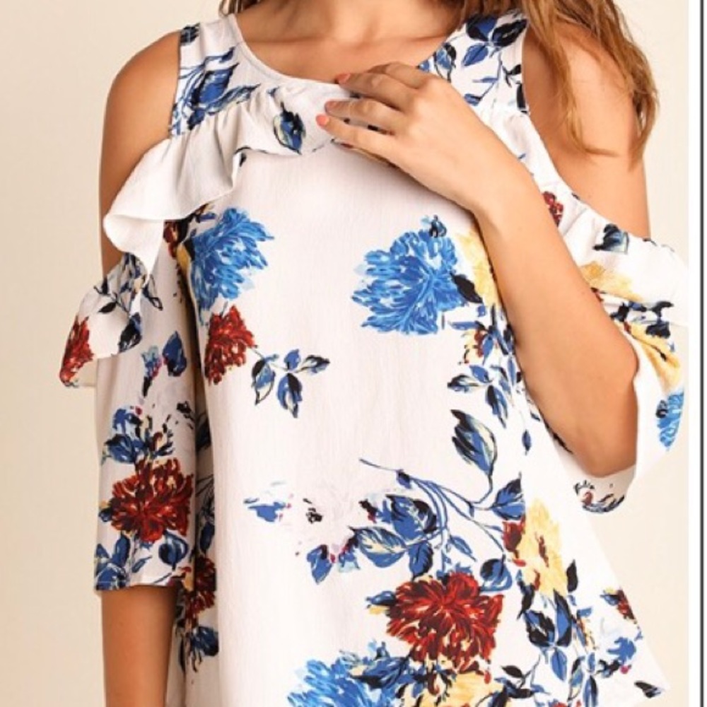 Umgee open shoulder top- extremely cute on