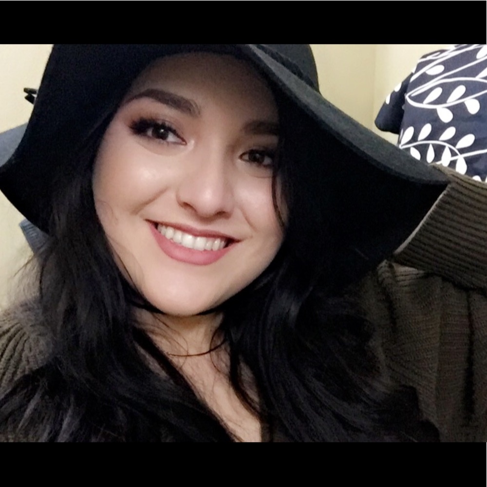 Meet your Posher, Ana