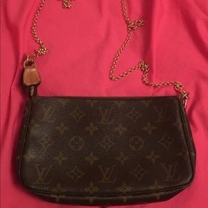 💯 Authentic  Mono LV Pochette w/crossbody chain