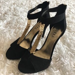 Guess Black &Gold Pump