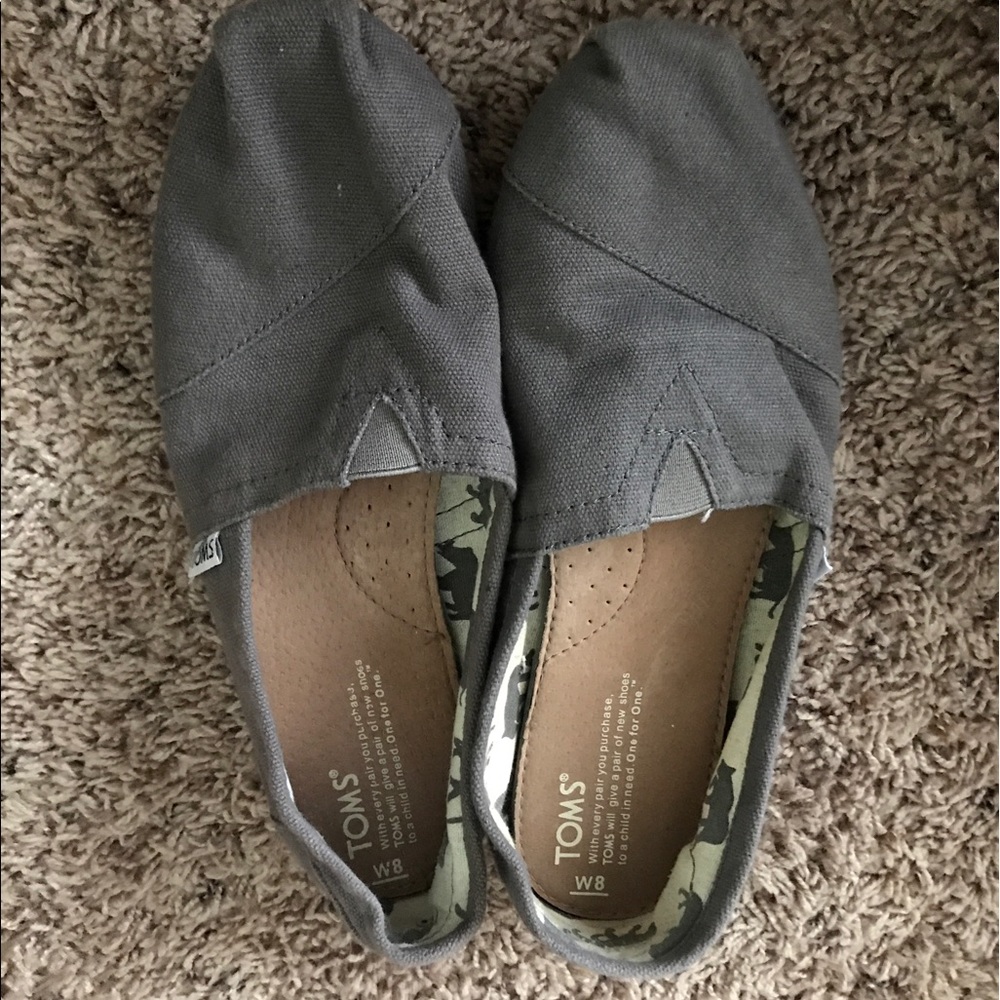 Gray Toms!