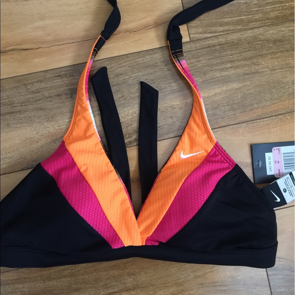 Reversible Nike swim top👙