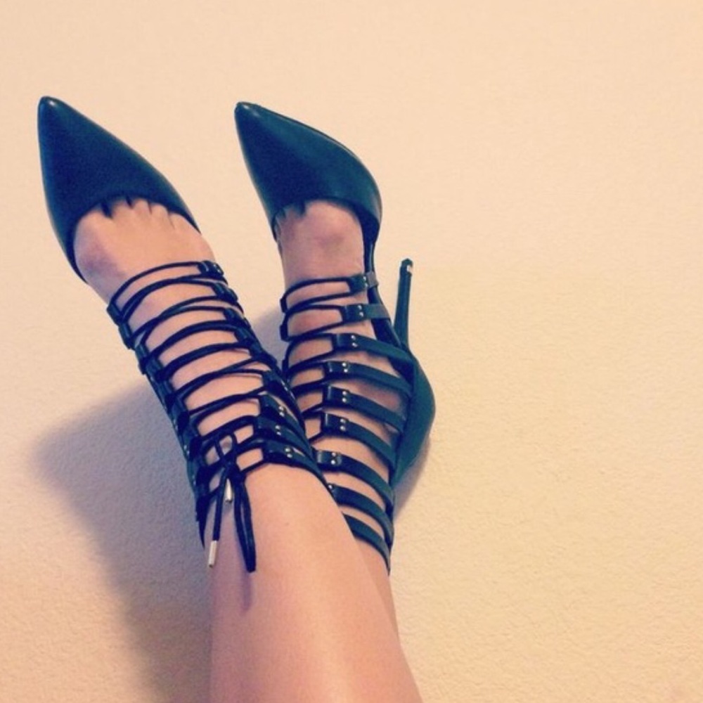 👠🎉 Huge Sale 🎉👠 Black  Laced Sandals ~SOLDOUT❣️