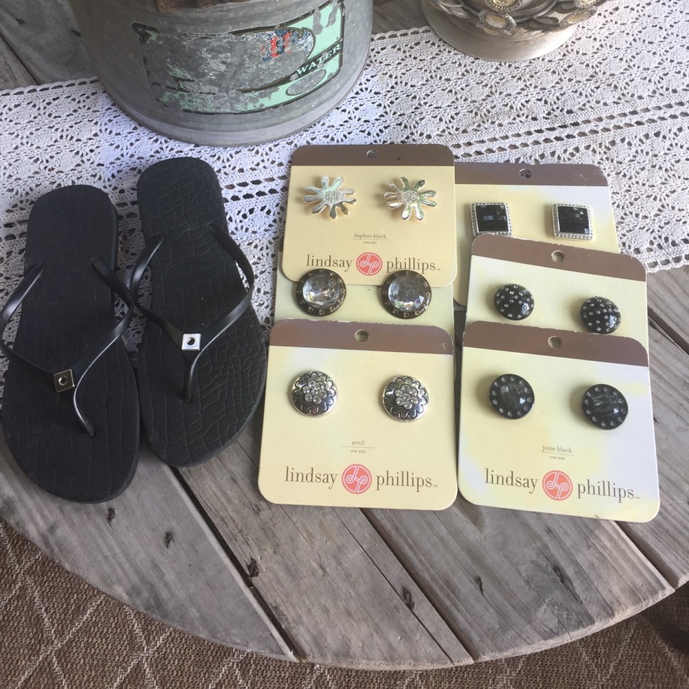 Lindsay Phillips flip flops w/ 6 changeable snaps